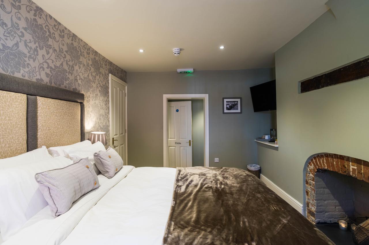 Greyhound Inn Wilton Wilton  Ngoại thất bức ảnh