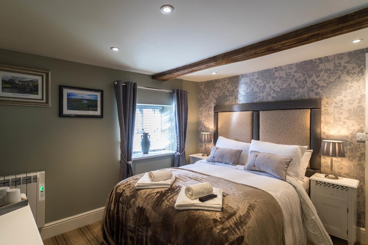 Greyhound Inn Wilton Wilton  Ngoại thất bức ảnh