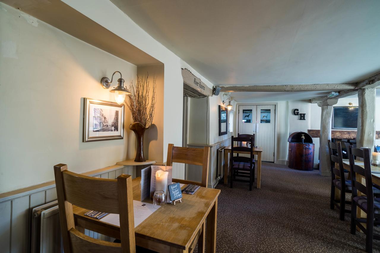 Greyhound Inn Wilton Wilton  Ngoại thất bức ảnh